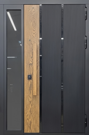 Металлическая современная термодверь с боковой остекленной вставкой, бугельной ручкой и комбинированными панелями МДФ Металлическая современная термодверь с боковой остекленной вставкой, бугельной ручкой и комбинированными панелями МДФ